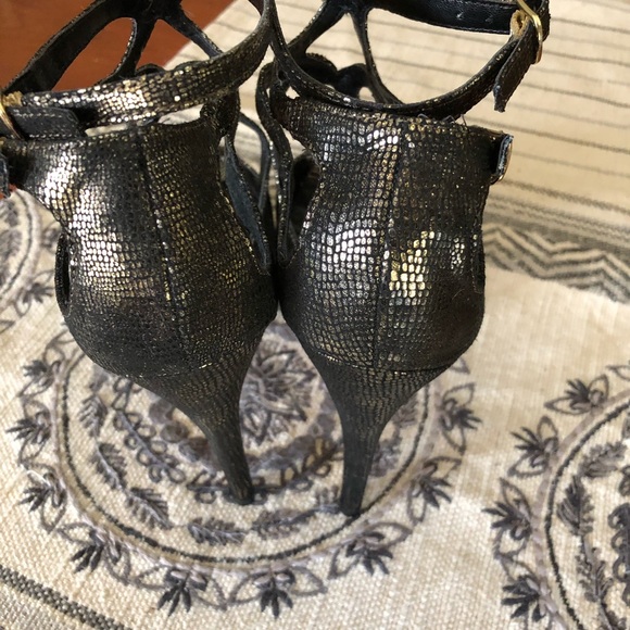 Shoes - Picture 5 of 6